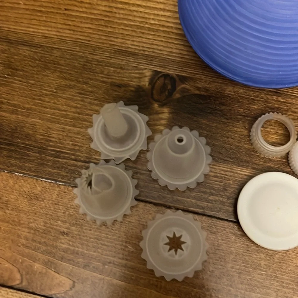 Tupperware cake decorating kit